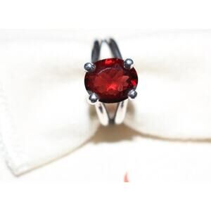 NWOT Garnet oval gemstone ring from James Avery size 8